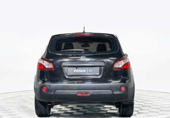 Подержанный автомобиль Nissan Qashqai 2011 года (6 фото)