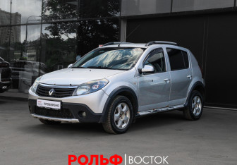 Подержанный автомобиль Renault Sandero 2012 года (1 фото)