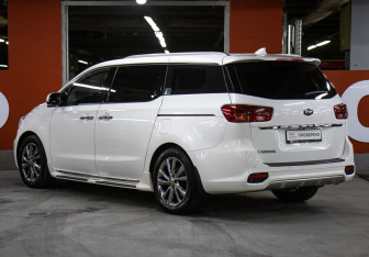 Подержанный автомобиль Kia Carnival 2018 года (7 фото)