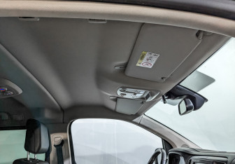 Подержанный автомобиль Peugeot Traveller 2020 года (22 фото)