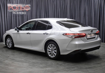 Подержанный автомобиль Toyota Camry Sedan 2020 года (7 фото)