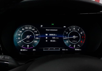 Подержанный автомобиль Kia K5 2021 года (12 фото)