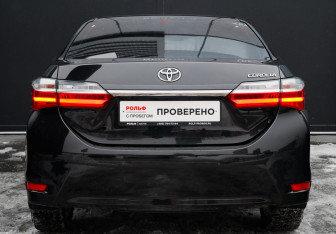 Подержанный автомобиль Toyota Corolla Sedan 2016 года (6 фото)