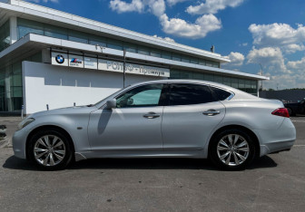 Подержанный автомобиль Infiniti M Sedan 2012 года (8 фото)