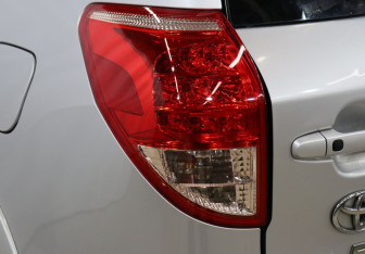 Подержанный автомобиль Toyota RAV4 2007 года (26 фото)