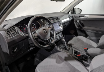 Подержанный автомобиль Volkswagen Tiguan 2019 года (15 фото)