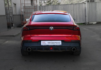 Подержанный автомобиль Changan UNI-V 2023 года (5 фото)