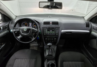 Подержанный автомобиль Skoda Octavia Liftback 2012 года (13 фото)