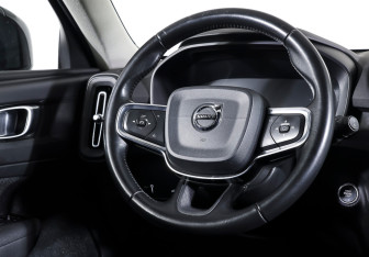 Подержанный автомобиль Volvo XC40 2018 года (16 фото)