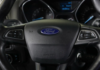Подержанный автомобиль Ford Focus Wagon 2015 года (11 фото)