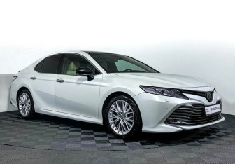 Подержанный автомобиль Toyota Camry Sedan 2019 года (3 фото)