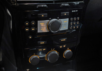 Подержанный автомобиль Opel Astra Sedan 2007 года (17 фото)