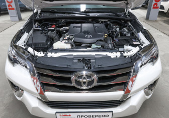 Подержанный автомобиль Toyota Fortuner 2018 года (9 фото)