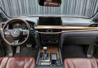 Подержанный автомобиль Lexus LX 2019 года (14 фото)
