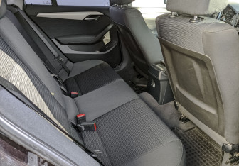 Подержанный автомобиль BMW X1 2014 года (16 фото)