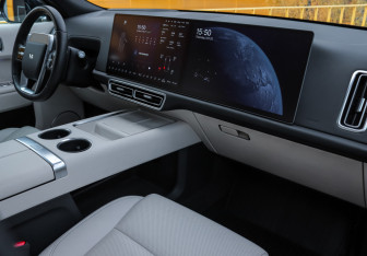 Подержанный автомобиль LiXiang L9 2023 года (7 фото)