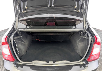 Подержанный автомобиль Renault Logan Sedan 2013 года (10 фото)