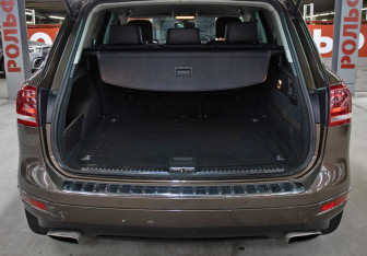 Подержанный автомобиль Volkswagen Touareg 2013 года (10 фото)