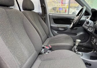 Подержанный автомобиль Hyundai Accent Sedan 2005 года (10 фото)