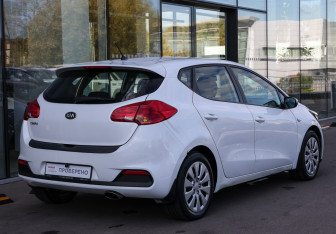 Подержанный автомобиль Kia Ceed Hatchback 2015 года (5 фото)