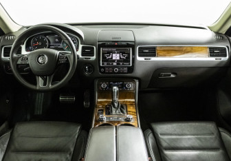 Подержанный автомобиль Volkswagen Touareg 2011 года (14 фото)