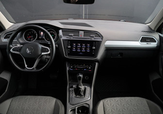 Подержанный автомобиль Volkswagen Tiguan 2021 года (10 фото)