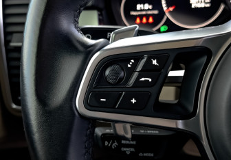 Подержанный автомобиль Porsche Cayenne 2021 года (29 фото)