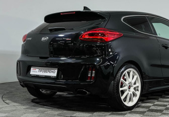 Подержанный автомобиль Kia Ceed GT 2017 года (23 фото)