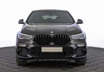 Подержанный автомобиль BMW X6 2021 года (2 фото)