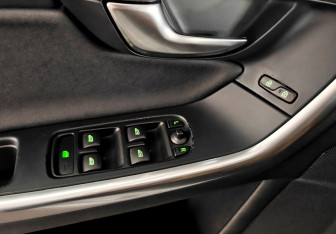 Подержанный автомобиль Volvo S60 2011 года (15 фото)