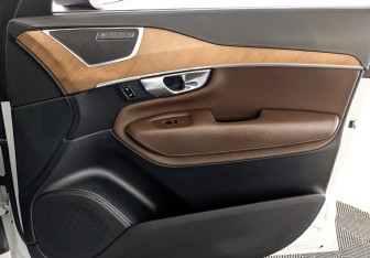 Подержанный автомобиль Volvo XC90 2019 года (23 фото)