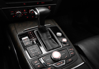 Подержанный автомобиль Audi A6 allroad 2012 года (20 фото)