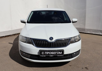 Подержанный автомобиль Skoda Rapid Liftback 2014 года (2 фото)