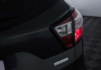 Подержанный автомобиль Ford Kuga 2017 года (19 фото)