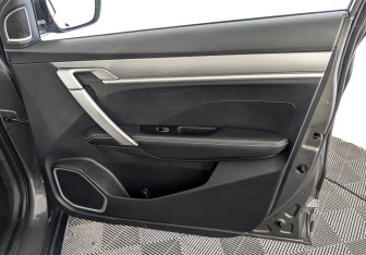 Подержанный автомобиль Geely Coolray 2023 года (25 фото)