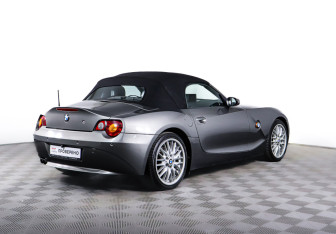 Подержанный автомобиль BMW Z4 Roadster 2004 года (10 фото)