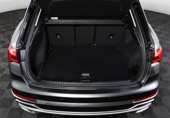 Подержанный автомобиль Audi Q3 2021 года (10 фото)