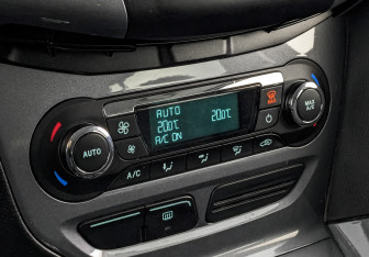Подержанный автомобиль Ford Focus Wagon 2012 года (21 фото)