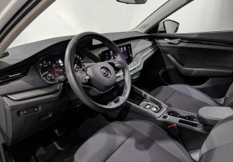 Подержанный автомобиль Skoda Octavia Liftback 2021 года (15 фото)