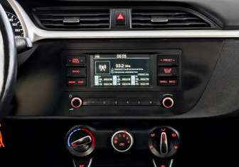 Подержанный автомобиль Kia Rio Hatchback 2021 года (15 фото)