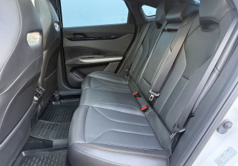 Подержанный автомобиль Changan UNI-V 2023 года (11 фото)