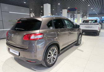 Подержанный автомобиль Peugeot 4008 2012 года (4 фото)