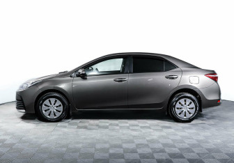 Подержанный автомобиль Toyota Corolla Sedan 2016 года (3 фото)