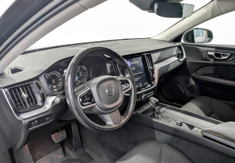 Подержанный автомобиль Volvo V60 2020 года (17 фото)