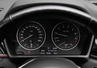 Подержанный автомобиль BMW X1 2017 года (23 фото)