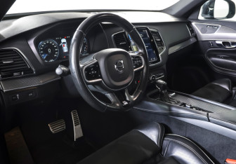 Подержанный автомобиль Volvo XC90 2017 года (14 фото)
