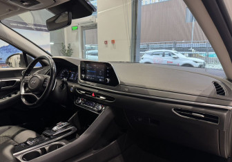 Подержанный автомобиль Hyundai Sonata 2020 года (10 фото)
