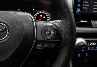 Подержанный автомобиль Toyota RAV4 2021 года (17 фото)