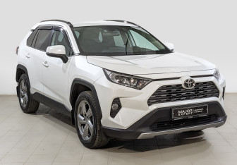 Подержанный автомобиль Toyota RAV4 2021 года (3 фото)