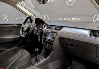 Подержанный автомобиль Skoda Rapid Liftback 2019 года (13 фото)